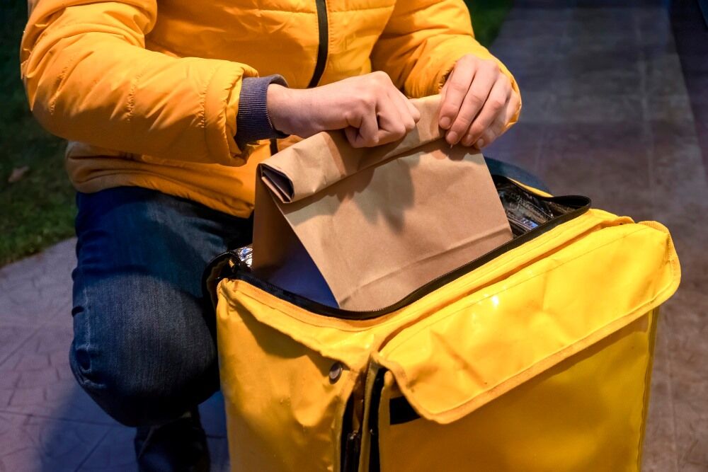 Delivery Material Simple How to Ensure Safe Delivery Packaging from Kitchen to Customer ...