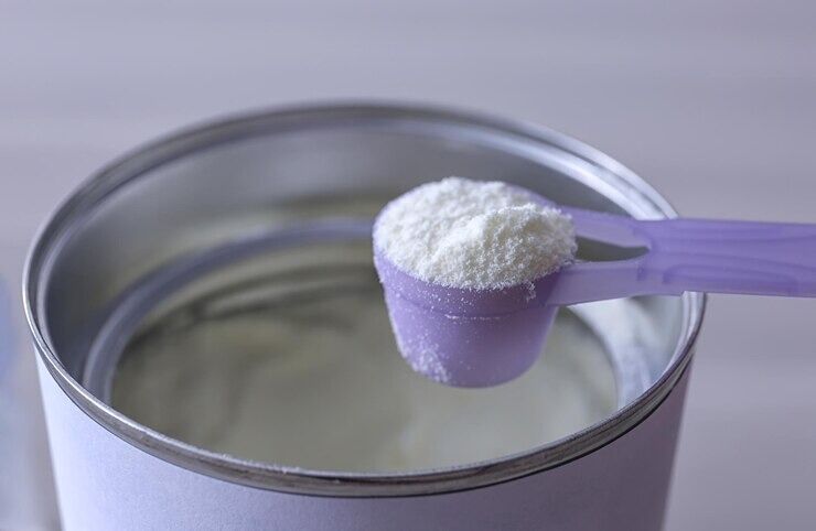 plastic scoops in powder packaging